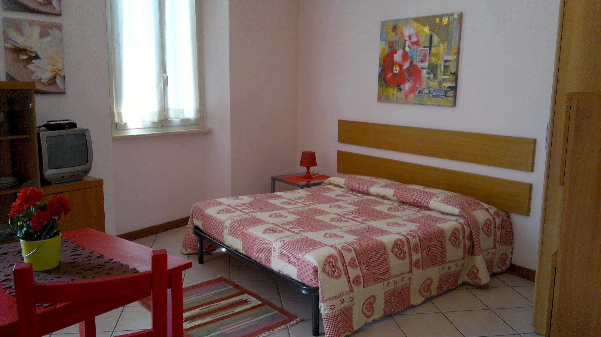 Gloria Aparthotel 2*